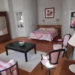 Au Chateau Bed & Breakfast 3*