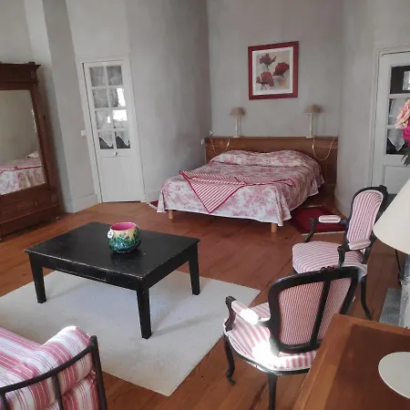 Au Chateau Bed & Breakfast 3*