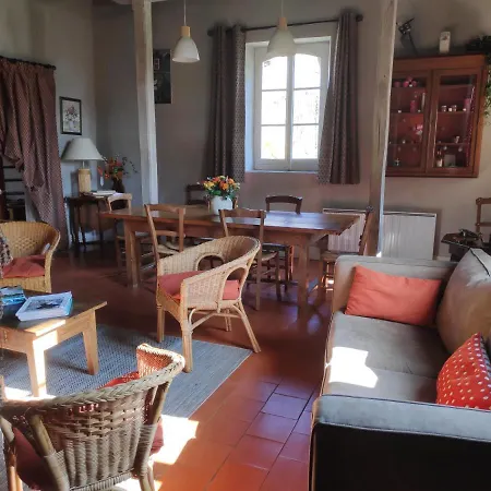 Au Chateau Bed & Breakfast 3*