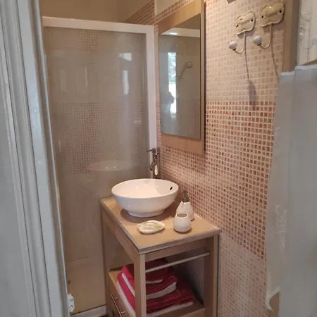 Au Chateau Bed & Breakfast 3*
