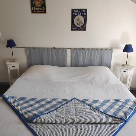 Au Chateau Bed & Breakfast