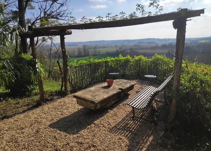 Au Chateau Bed and breakfast