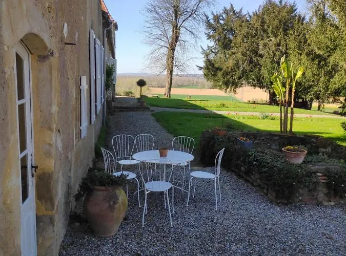 Au Chateau Bed and breakfast Juillac (Gers)